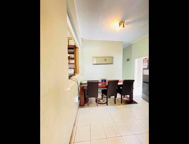 4 BEDROOM HOUSE FOR SALE IN YELLOWWOOD PARK